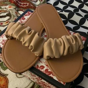 Size 42 flat sandal/slides camel faux leather gathering. Barely worn. See pics.